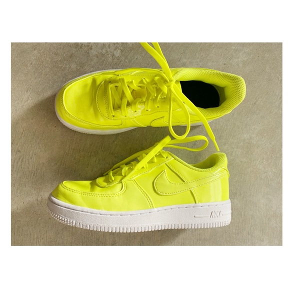 highlighter yellow air force 1